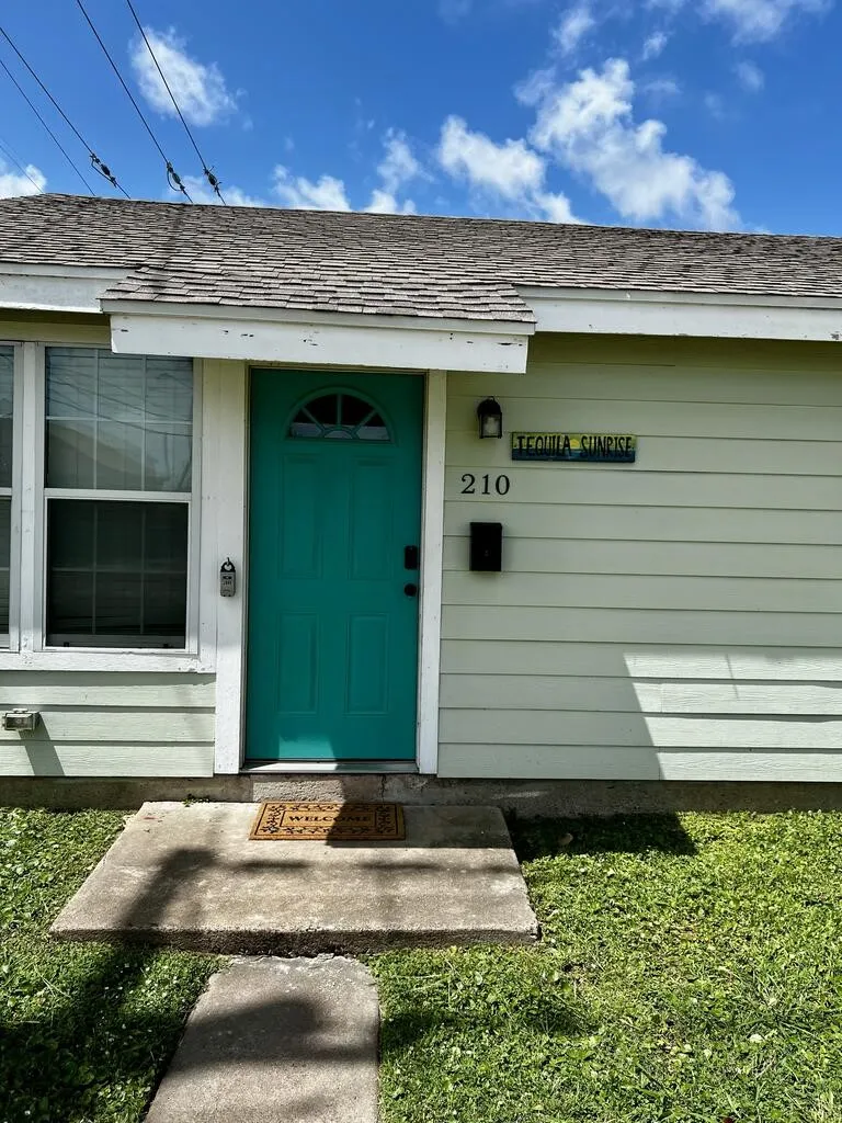 507 S Arch Aransas Pass, TX 78335