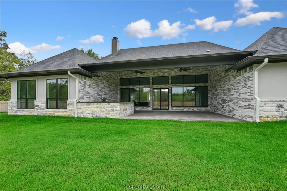 2044 Pebble Bend Drive College Station, TX 77845
