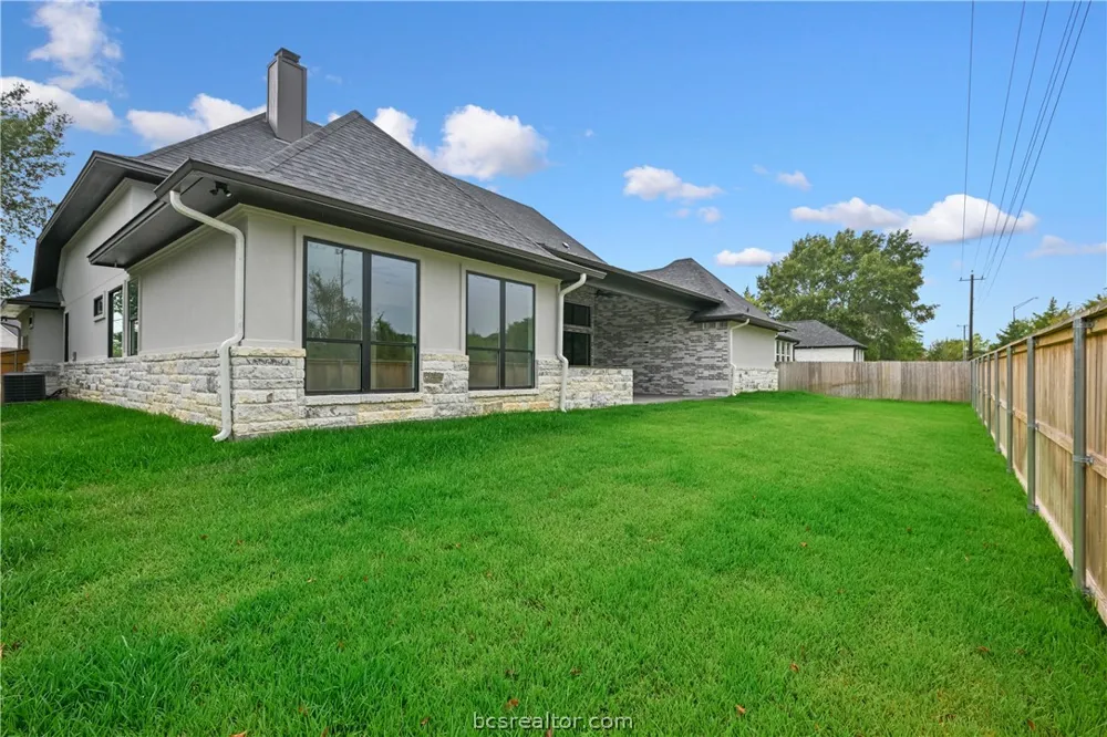 2044 Pebble Bend Drive College Station, TX 77845
