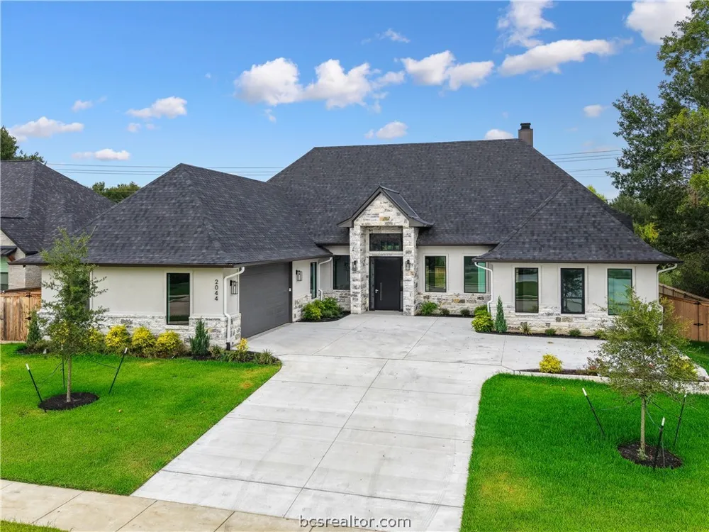 2044 Pebble Bend Drive College Station, TX 77845