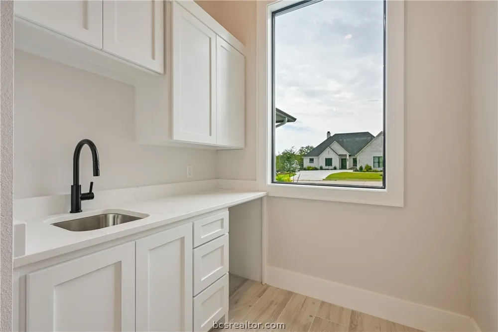 2044 Pebble Bend Drive College Station, TX 77845