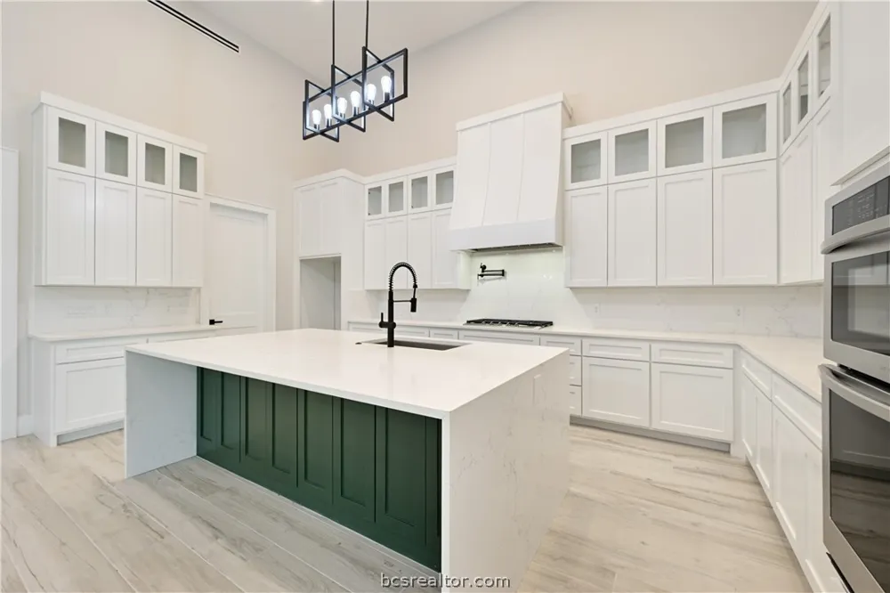2044 Pebble Bend Drive College Station, TX 77845