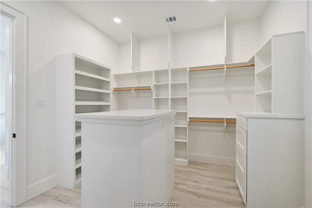 2044 Pebble Bend Drive College Station, TX 77845