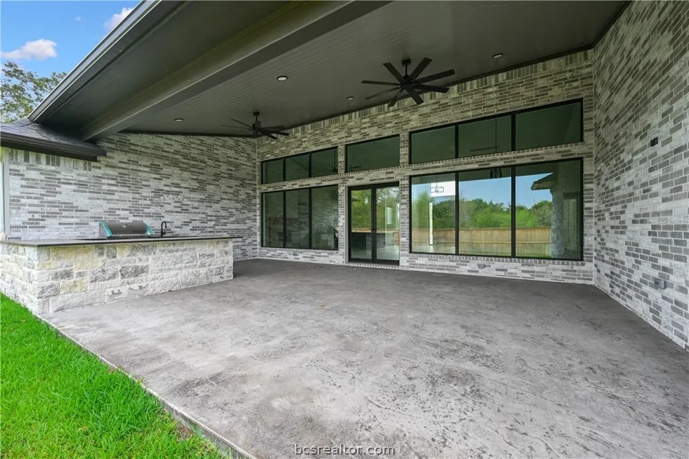 2044 Pebble Bend Drive College Station, TX 77845
