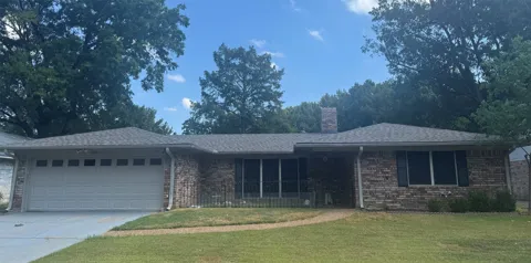 2529 Lakeway Drive