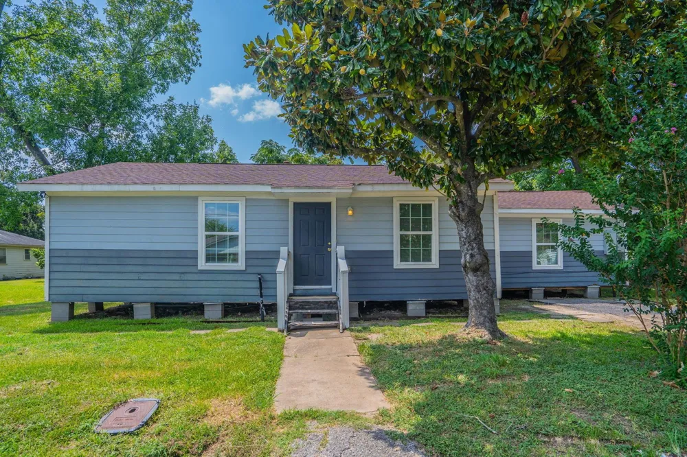 122 Oak Street Stafford, TX 77477