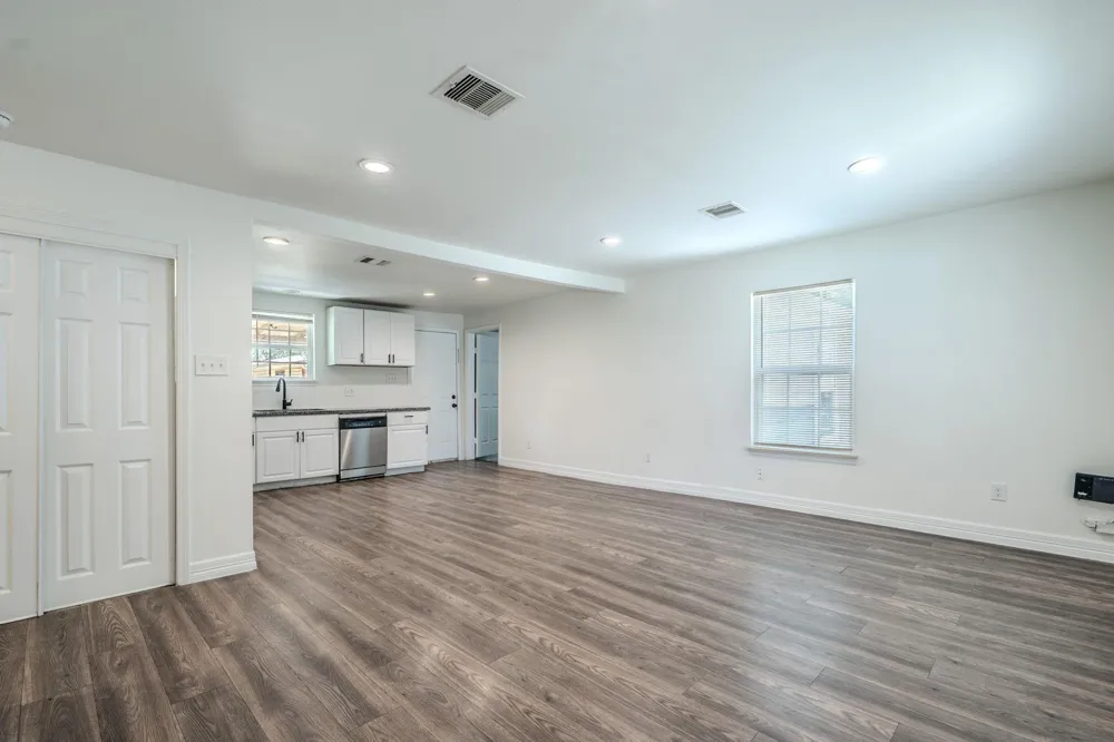 122 Oak Street Stafford, TX 77477