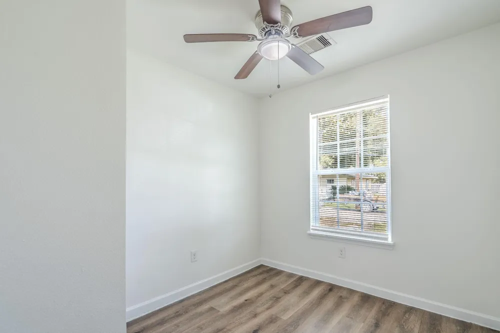 122 Oak Street Stafford, TX 77477