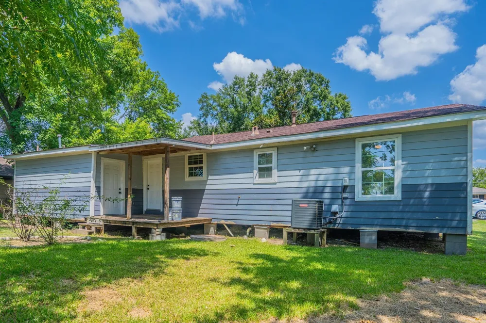 122 Oak Street Stafford, TX 77477