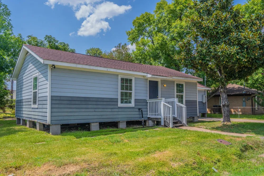 122 Oak Street Stafford, TX 77477