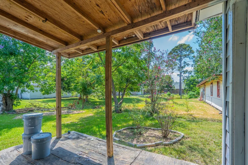 122 Oak Street Stafford, TX 77477
