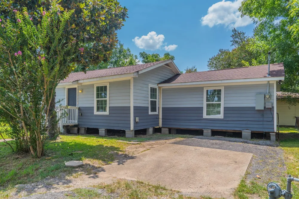 122 Oak Street Stafford, TX 77477