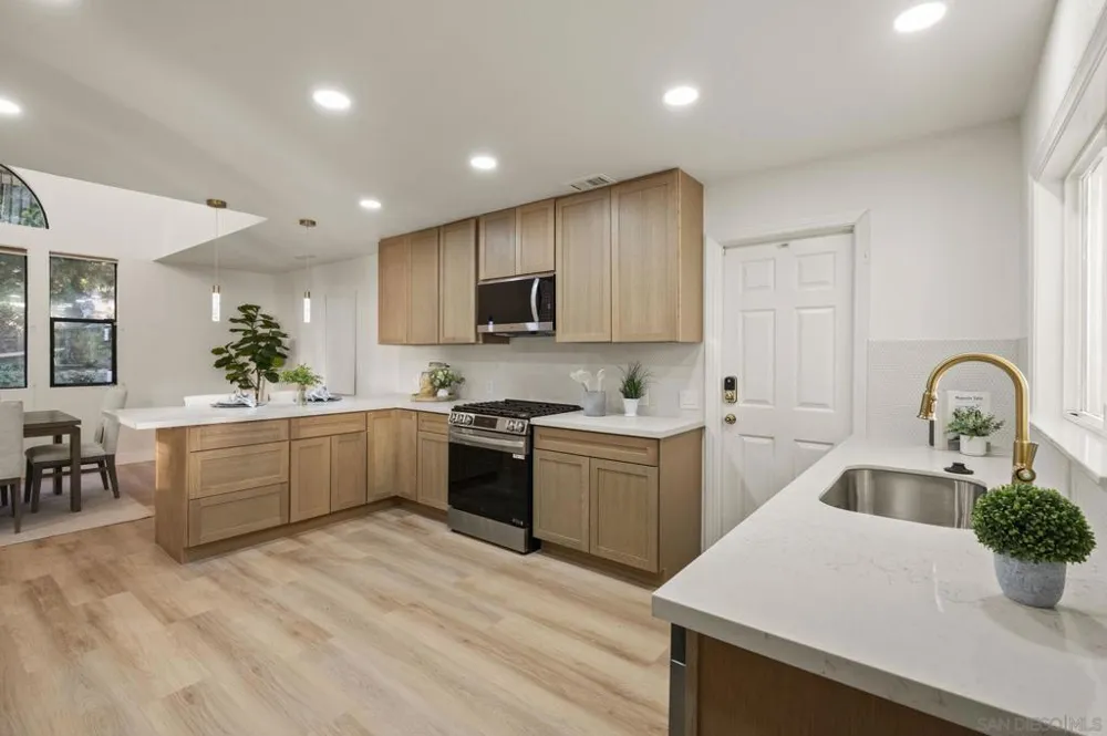 7001 Almaden Ln Carlsbad, CA 92009