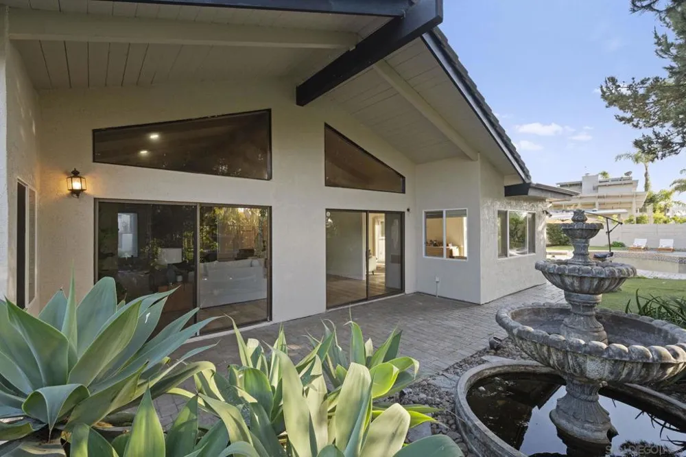 7001 Almaden Ln Carlsbad, CA 92009