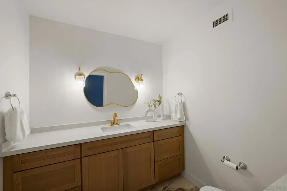 7001 Almaden Ln Carlsbad, CA 92009