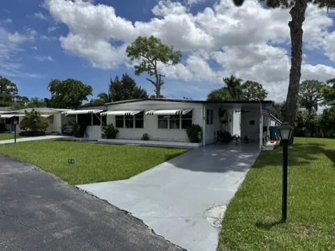 4042 Royal Manor Boulevard