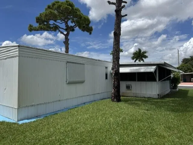 4042 Royal Manor Boulevard Boynton Beach, FL 33436