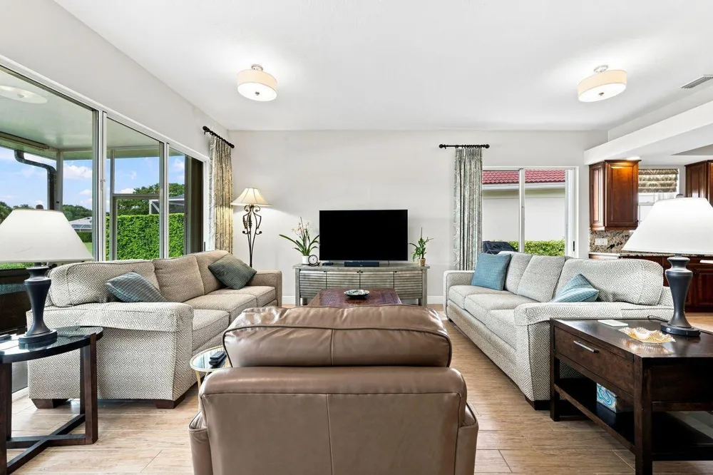 508 E Tall Oaks Drive Palm Beach Gardens, FL 33410