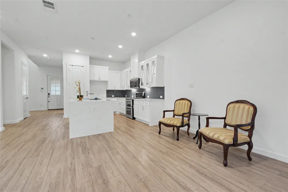 4533 English Maple Drive Arlington, TX 76005