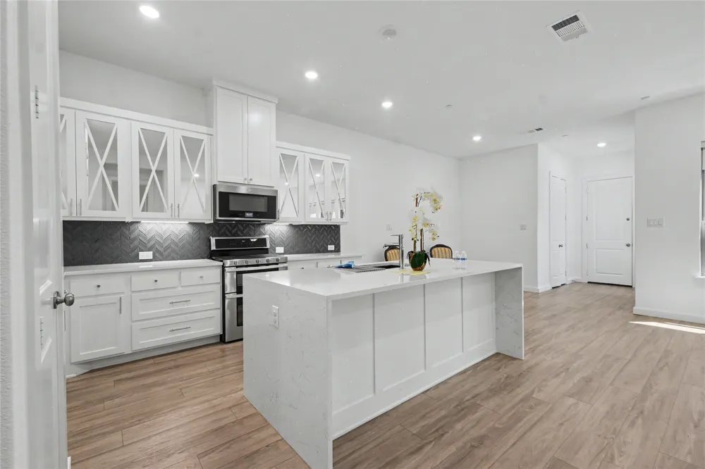 4533 English Maple Drive Arlington, TX 76005