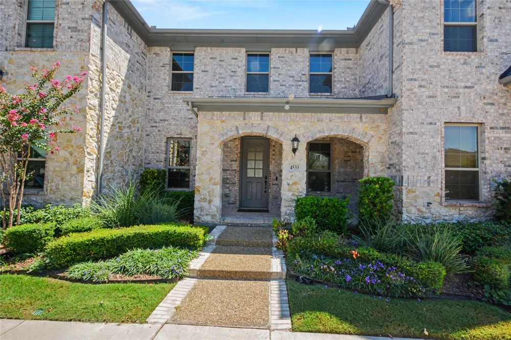 4533 English Maple Drive Arlington, TX 76005