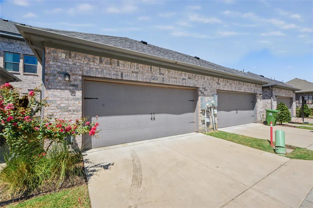 4533 English Maple Drive Arlington, TX 76005