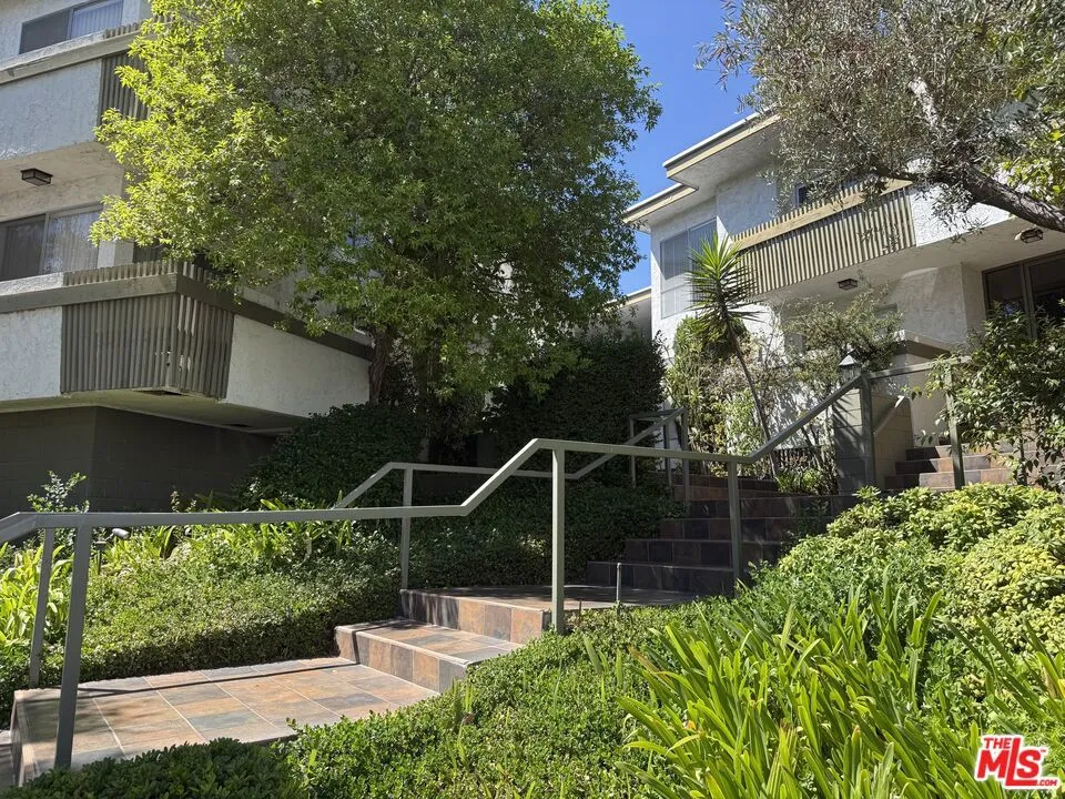 10445 Eastborne Avenue #203 Los Angeles, CA 90024