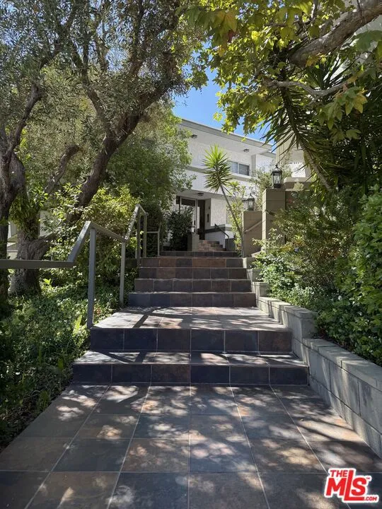 10445 Eastborne Avenue #203 Los Angeles, CA 90024