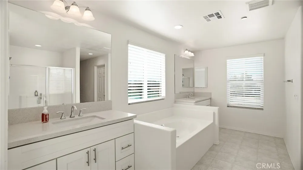 4727 W Vahan Court Lancaster, CA 93536