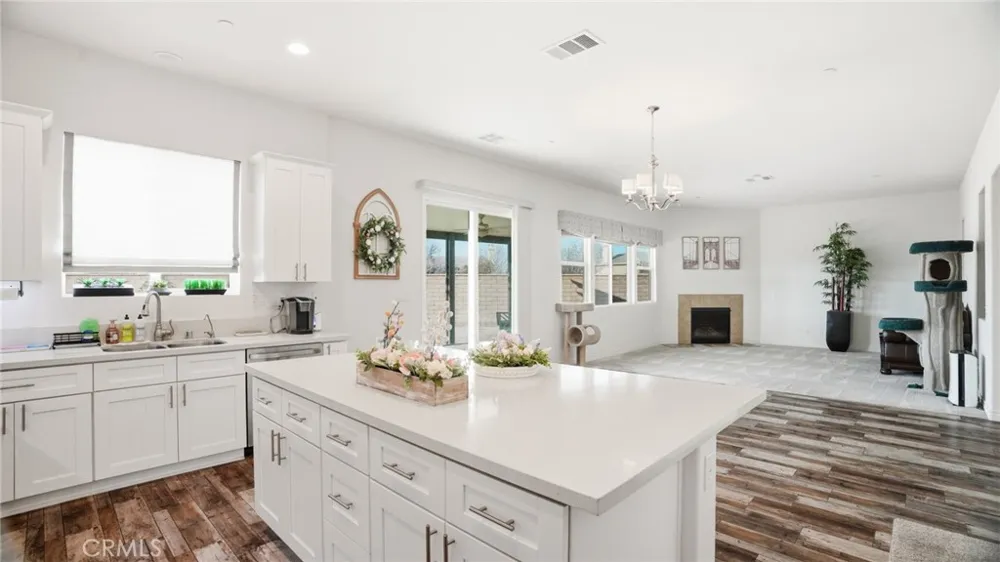 4727 W Vahan Court Lancaster, CA 93536
