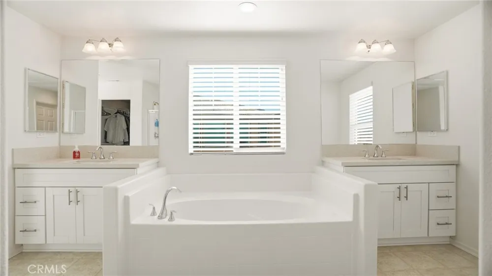 4727 W Vahan Court Lancaster, CA 93536