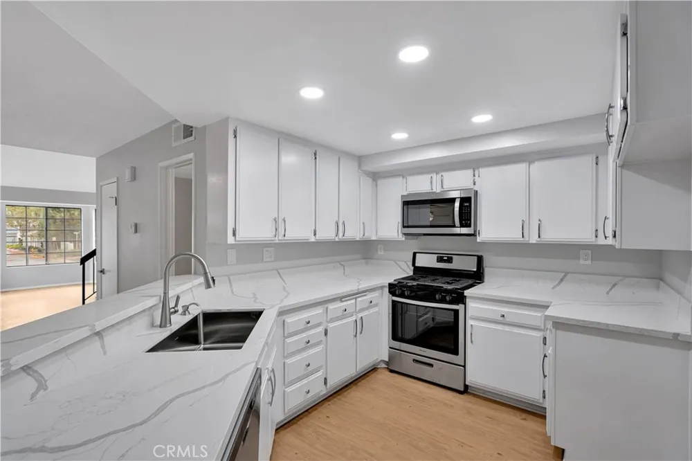 290 Spruce Court Azusa, CA 91702