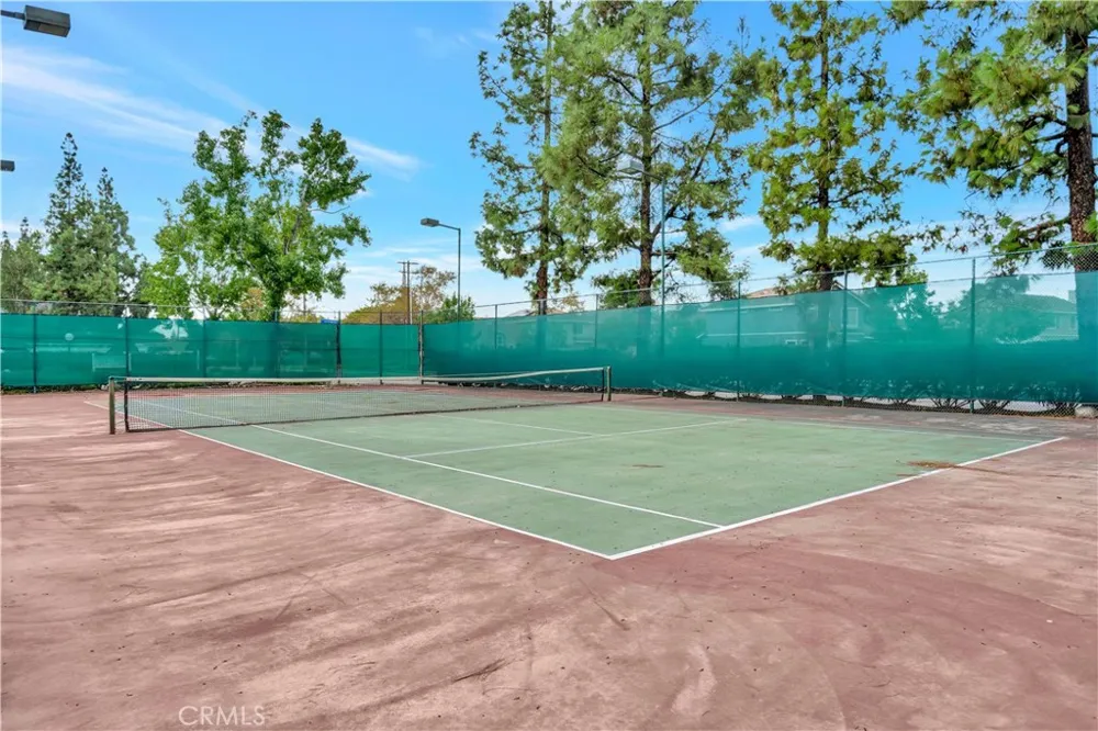 290 Spruce Court Azusa, CA 91702
