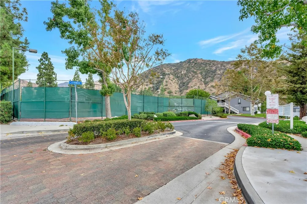 290 Spruce Court Azusa, CA 91702