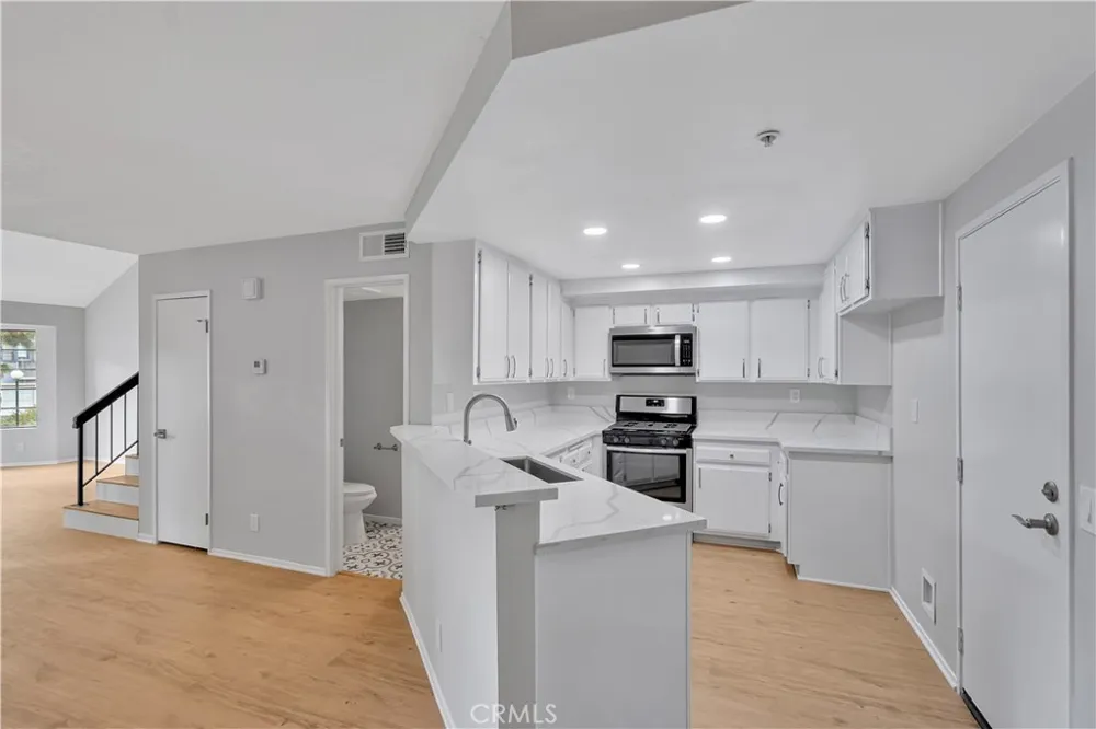 290 Spruce Court Azusa, CA 91702