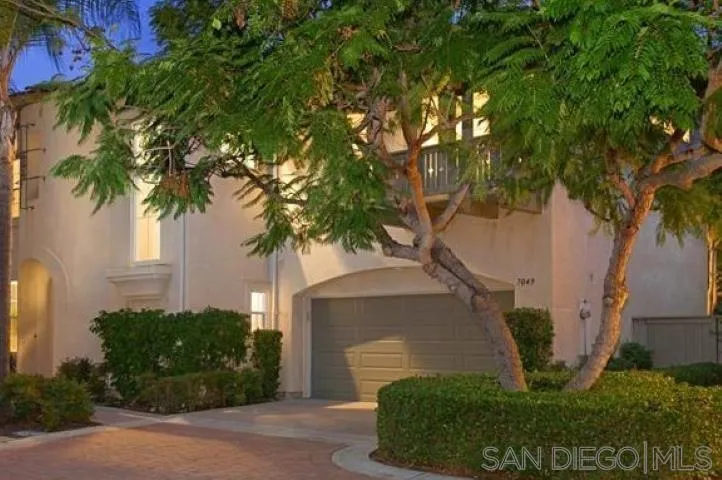 7049 Surfbird Curcle Carlsbad, CA 92011
