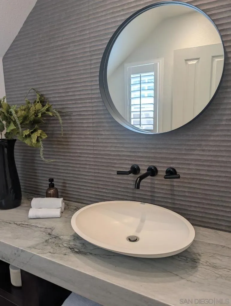 7049 Surfbird Curcle Carlsbad, CA 92011