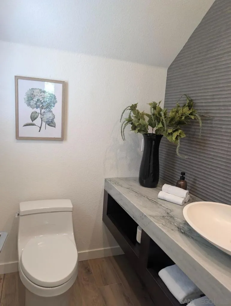 7049 Surfbird Curcle Carlsbad, CA 92011