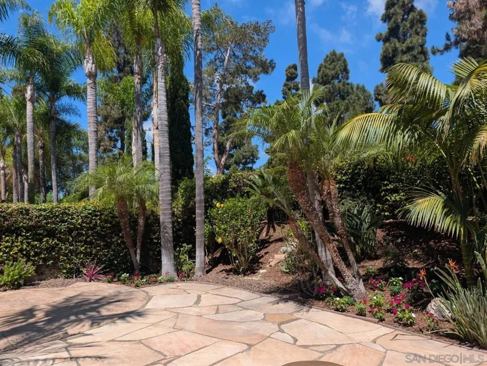 7049 Surfbird Curcle Carlsbad, CA 92011
