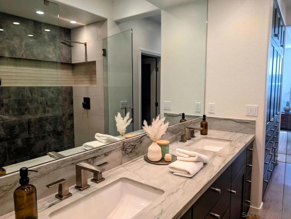 7049 Surfbird Curcle Carlsbad, CA 92011