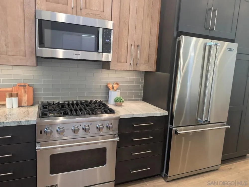7049 Surfbird Curcle Carlsbad, CA 92011