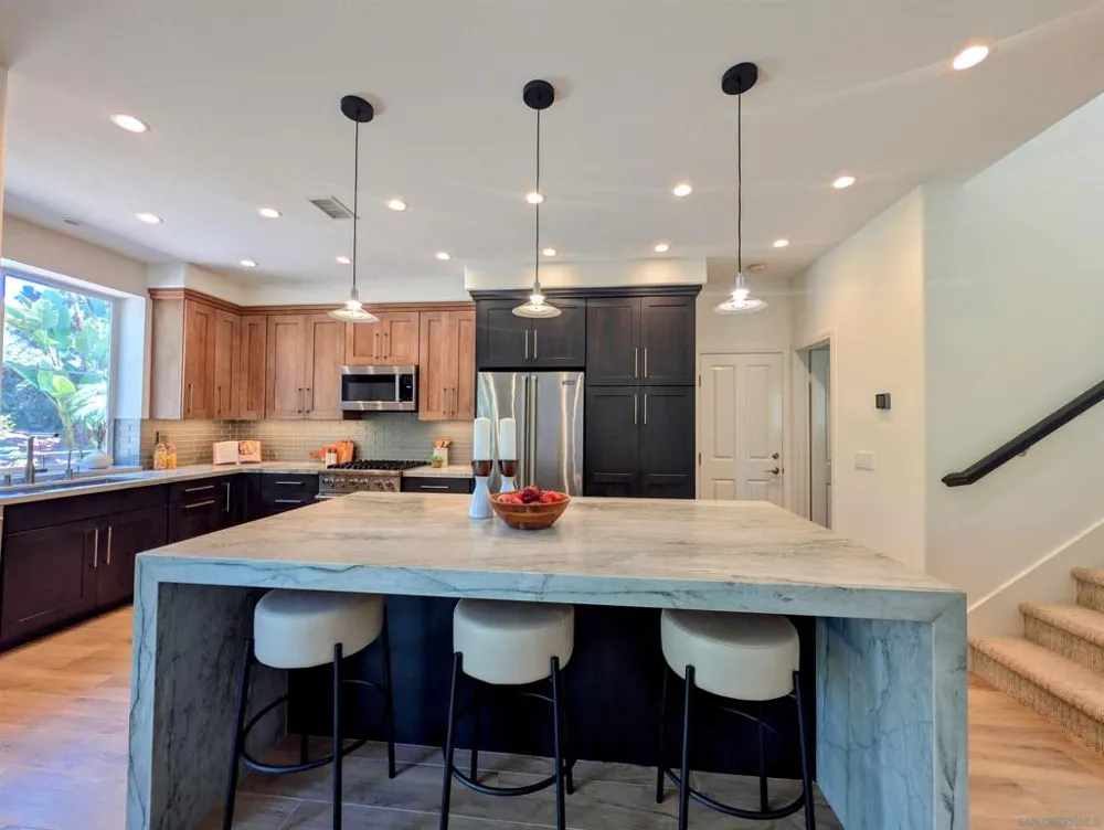 7049 Surfbird Curcle Carlsbad, CA 92011