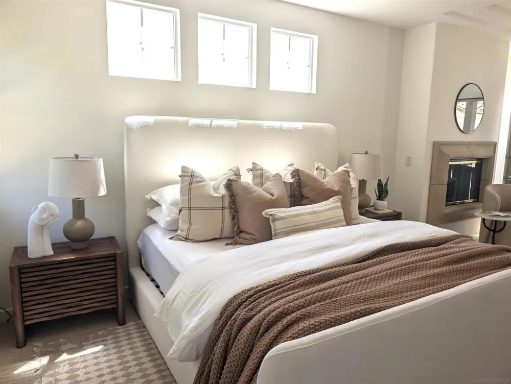 7049 Surfbird Curcle Carlsbad, CA 92011