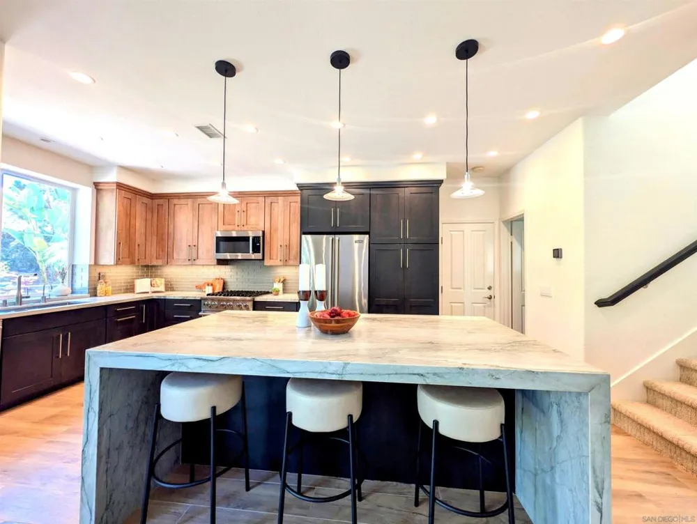 7049 Surfbird Curcle Carlsbad, CA 92011