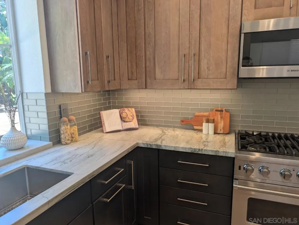 7049 Surfbird Curcle Carlsbad, CA 92011
