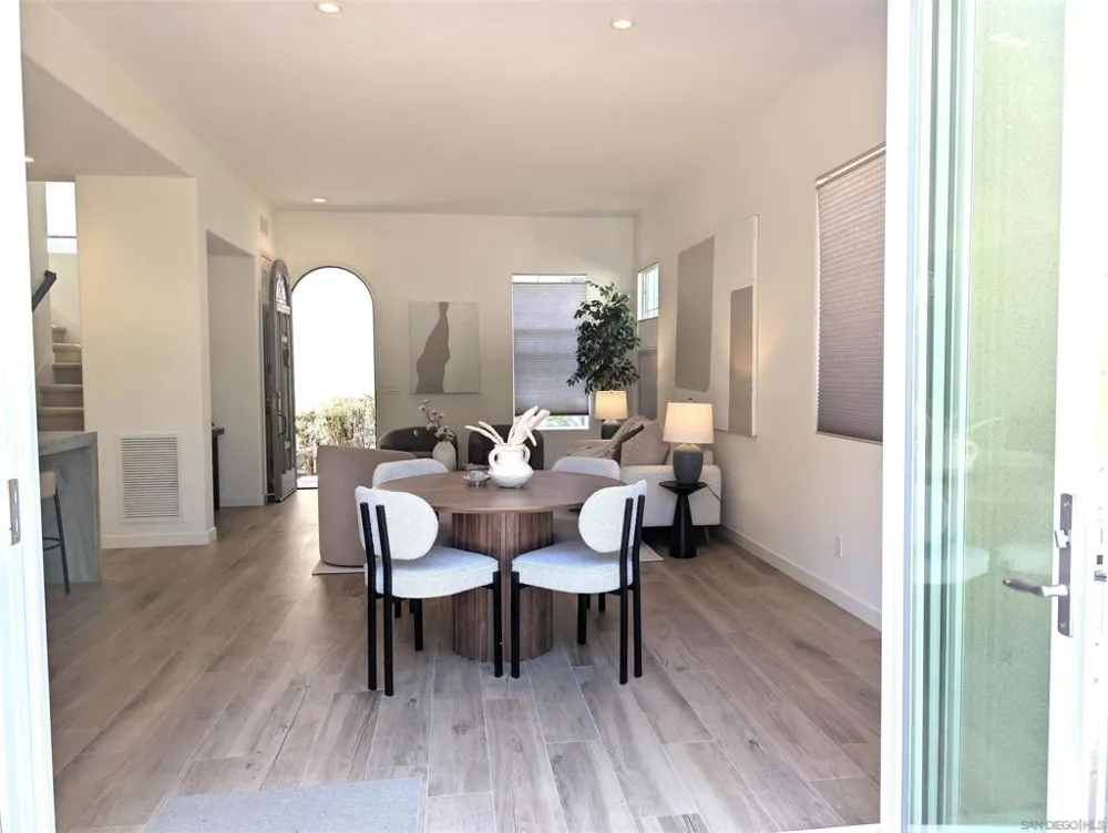 7049 Surfbird Curcle Carlsbad, CA 92011