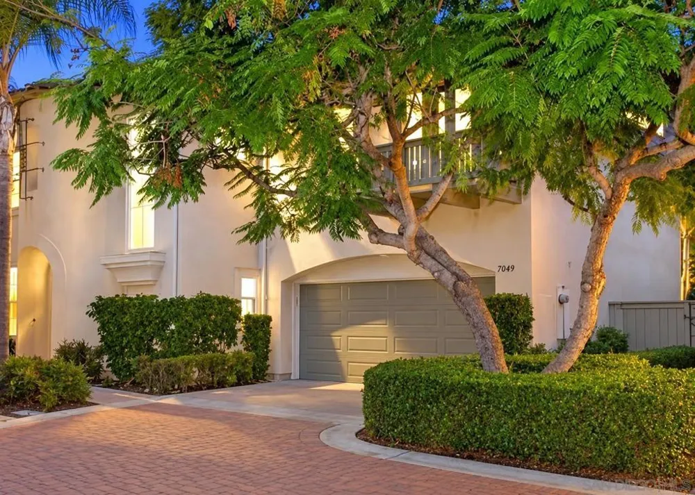 7049 Surfbird Curcle Carlsbad, CA 92011