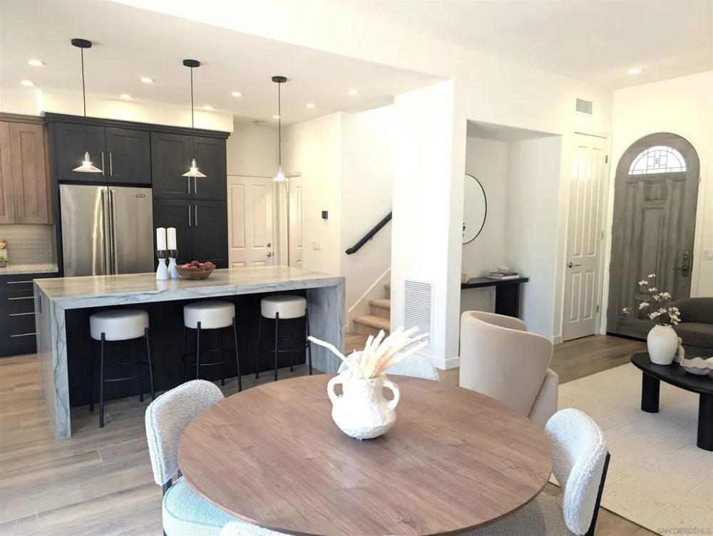 7049 Surfbird Curcle Carlsbad, CA 92011