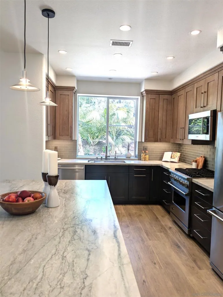 7049 Surfbird Curcle Carlsbad, CA 92011