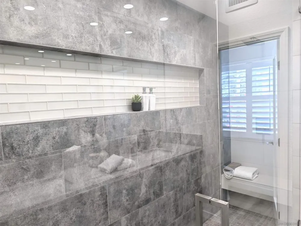 7049 Surfbird Curcle Carlsbad, CA 92011